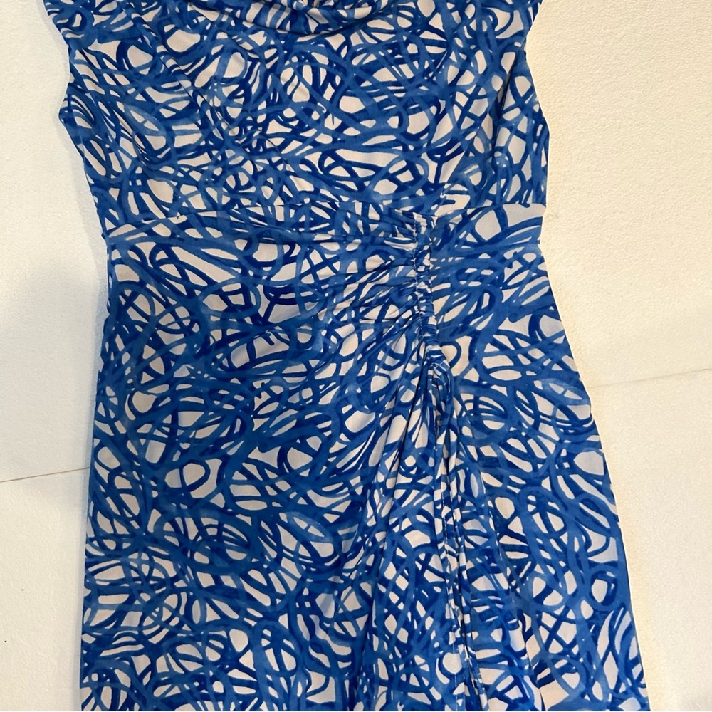 Maggy London blue white abstract print ruched front midi dress - Picture 5 of 9